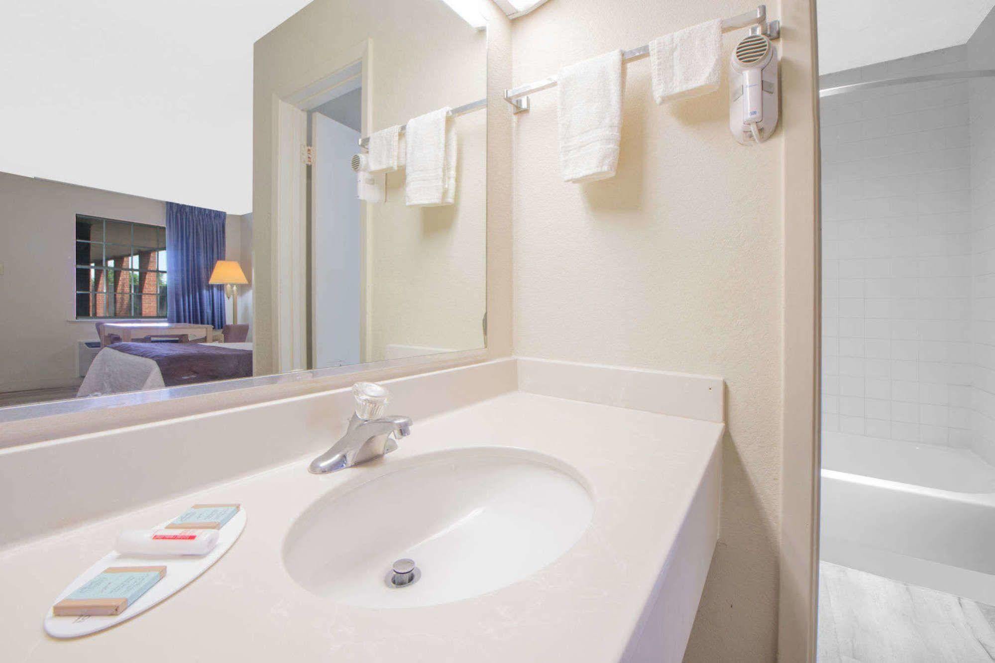 Holiday Inn Express Hotel And Suites Borger By Ihg Εξωτερικό φωτογραφία